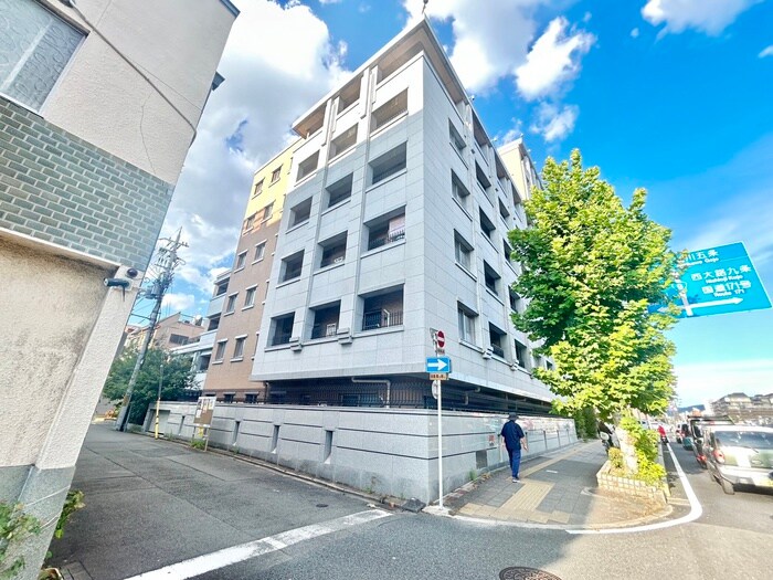 パインフィ－ルド五条の物件外観写真