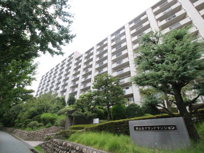 桃山台ｸﾞﾗﾝﾄﾞﾏﾝｼｮﾝＤ２棟(101)の物件外観写真