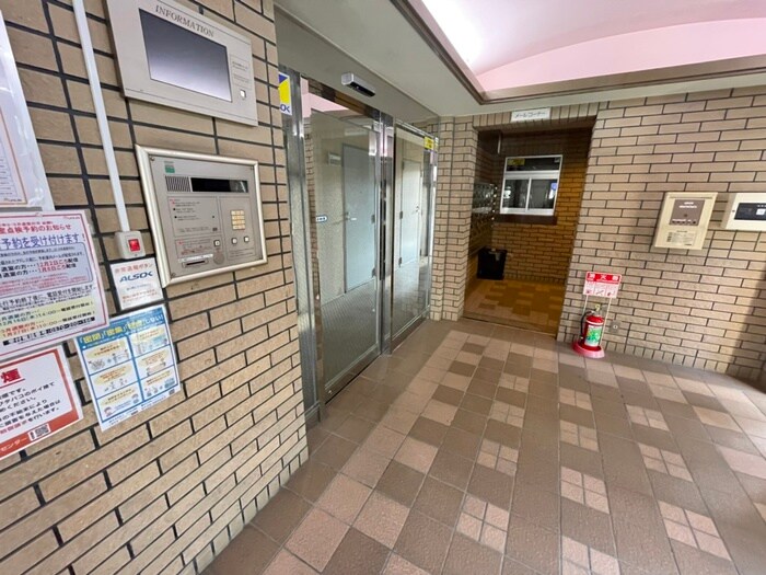 カレッジハウス奥井の物件外観写真