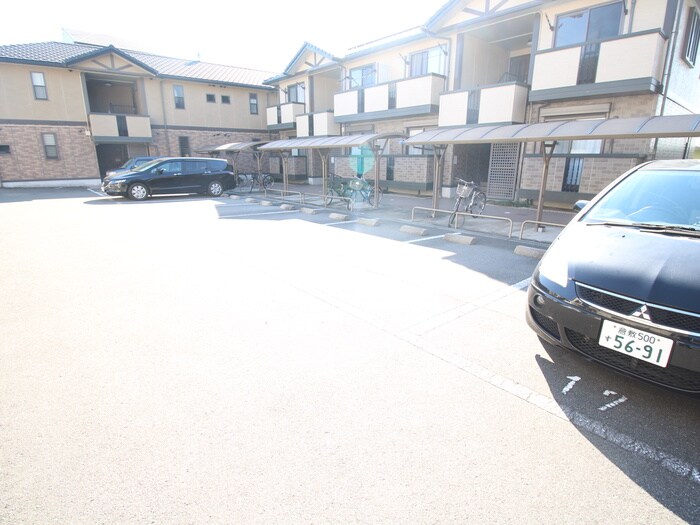 シルクコートＡ棟の物件外観写真