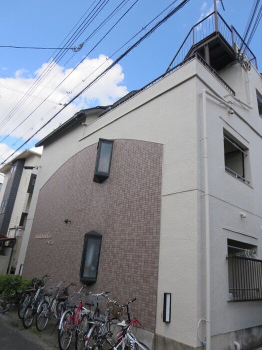 アドニスの物件外観写真