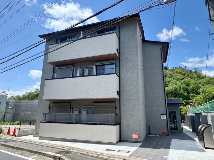 エントランスライフ宝ヶ池の物件外観写真