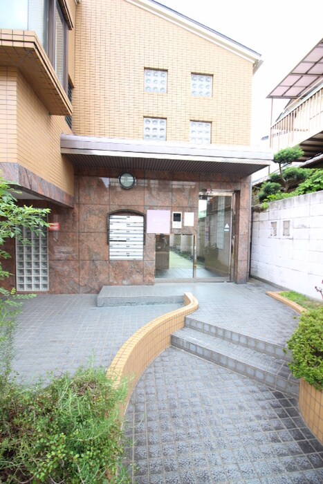 エストリオ曽根の物件外観写真