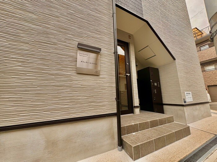 グランディ－ルソレイユの物件外観写真