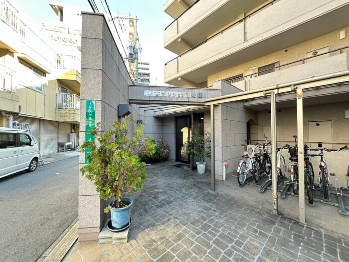 米谷マンション１号館の物件外観写真