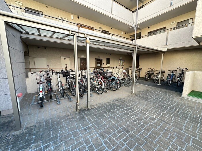 米谷マンション１号館の物件外観写真