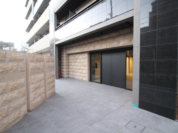 ライジングメゾン新大阪SOUTHの物件外観写真