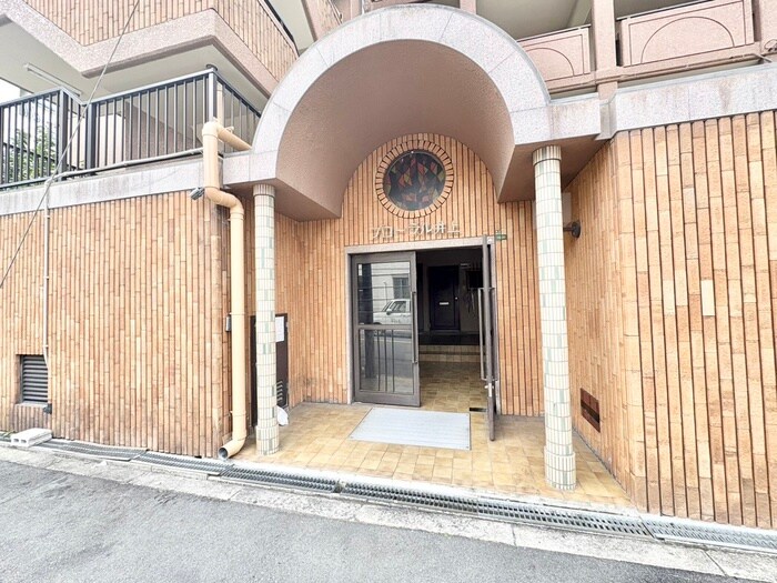 フロ－ラル井上の物件外観写真