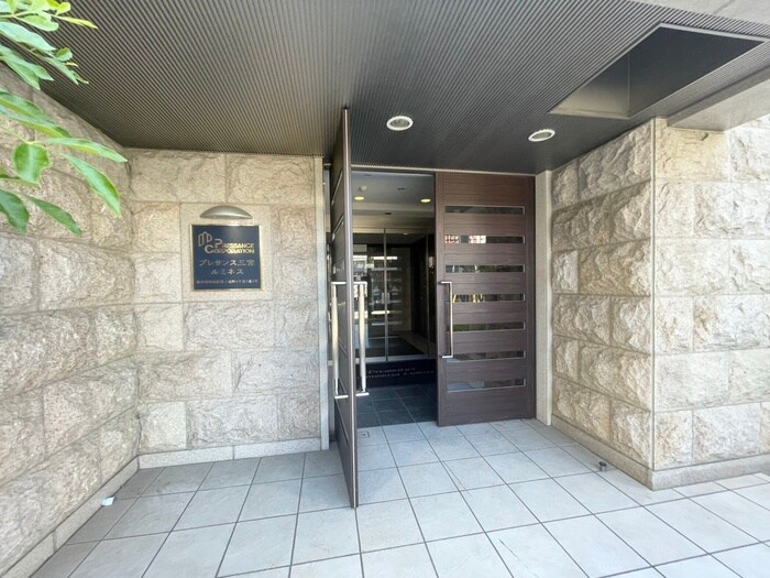 プレサンス三宮ルミネス(604)の物件外観写真