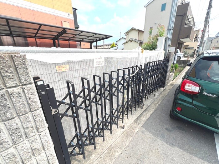 ローンコートの物件外観写真