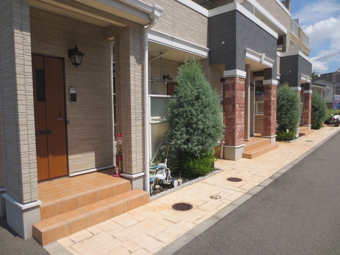 オ－ヴェスト２号館の物件外観写真