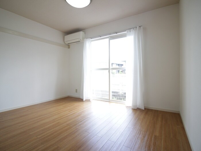 パリス嵐山の物件内観写真