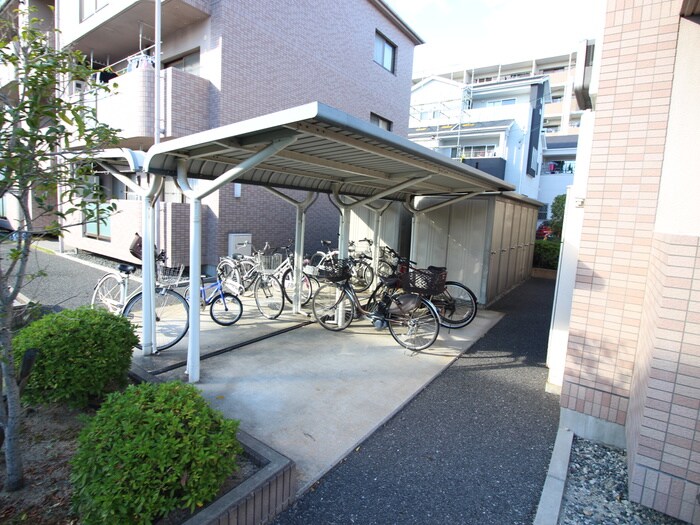 サンバレイ緑地Ｂ棟の物件外観写真