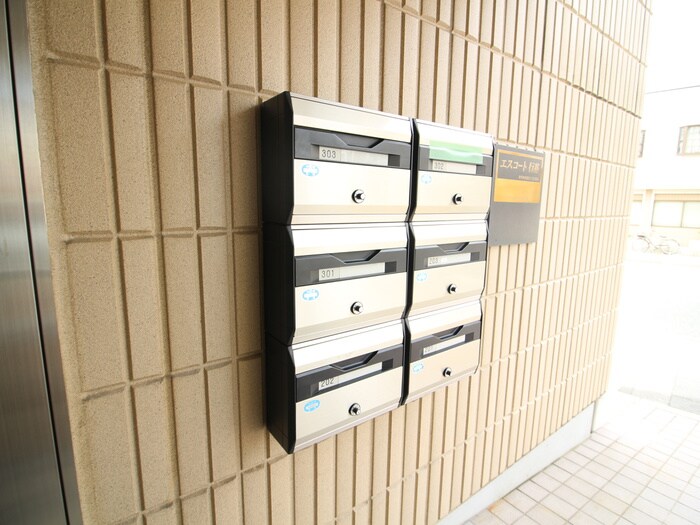 エスコ－ト行基の物件外観写真