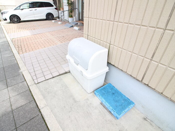 エスコ－ト行基の物件外観写真