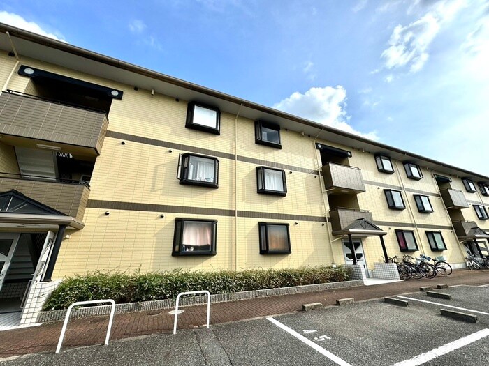 メルヴェーユ大村の物件外観写真