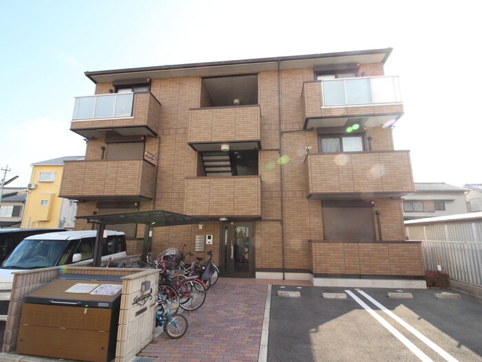 フルール　ラヴィーヌの物件外観写真