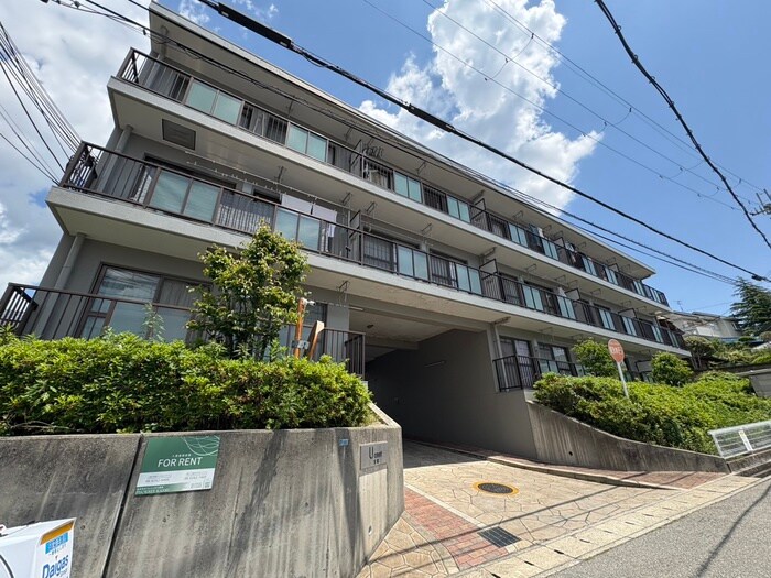 ユーコート宝塚の物件外観写真