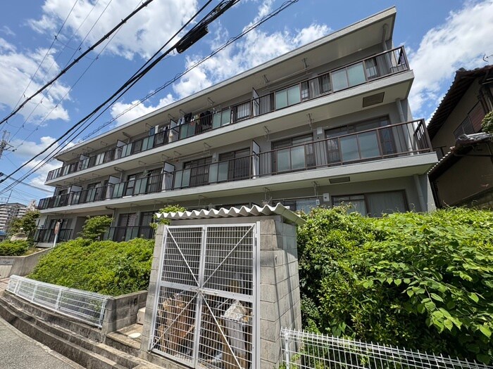 ユーコート宝塚の物件外観写真