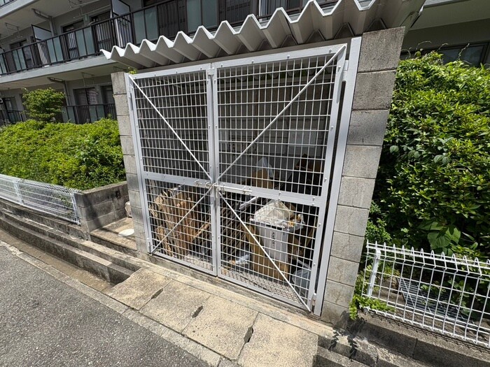 ユーコート宝塚の物件外観写真