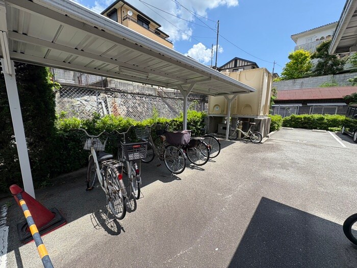 ユーコート宝塚の物件外観写真