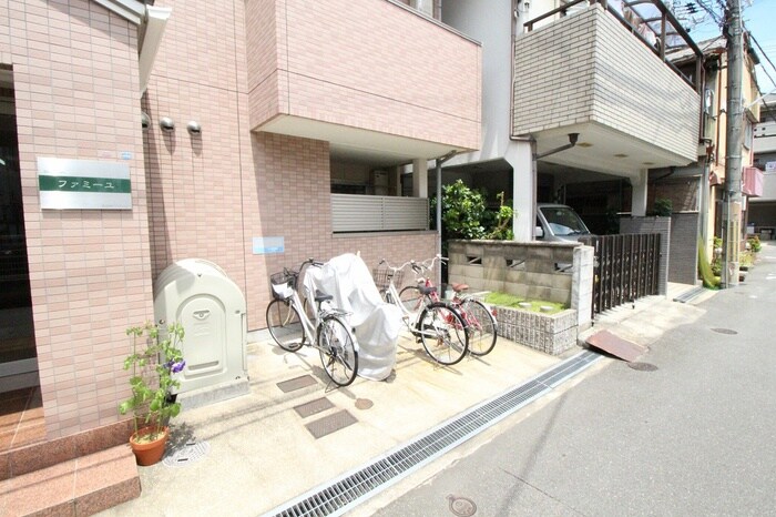 ファミ－ユの物件外観写真
