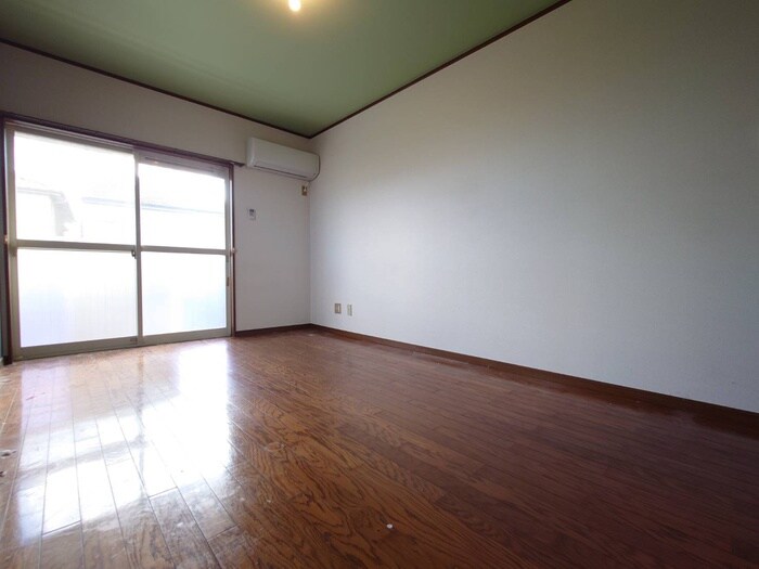 ホルティハイツ岡井の物件内観写真