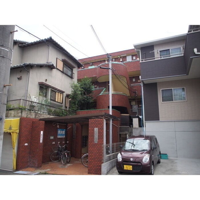 ファーストマンションの物件外観写真