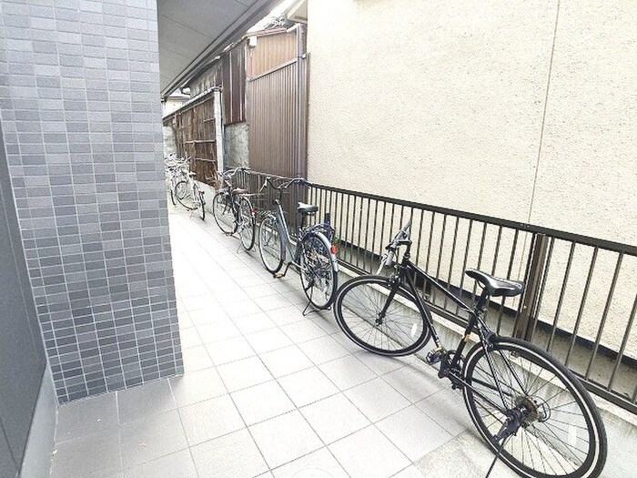 フラッティ衣笠の物件外観写真