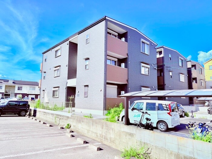グランシャリオ招提Ⅲの物件外観写真