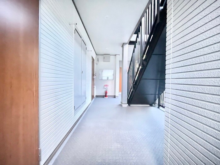 ゼファー　四辻の物件外観写真