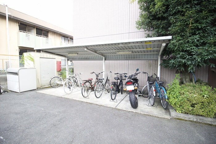 フォ－シ－ズンズの物件外観写真