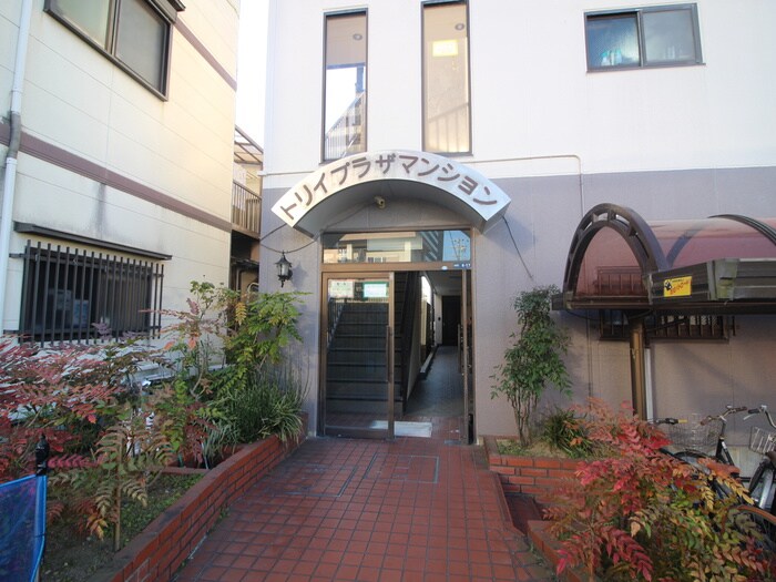 トリイプラザマンションの物件外観写真