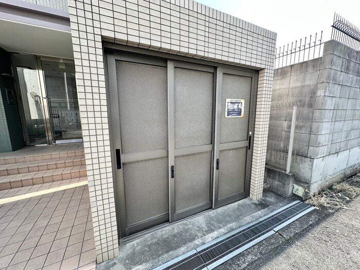 ラ・エスペランサの物件外観写真