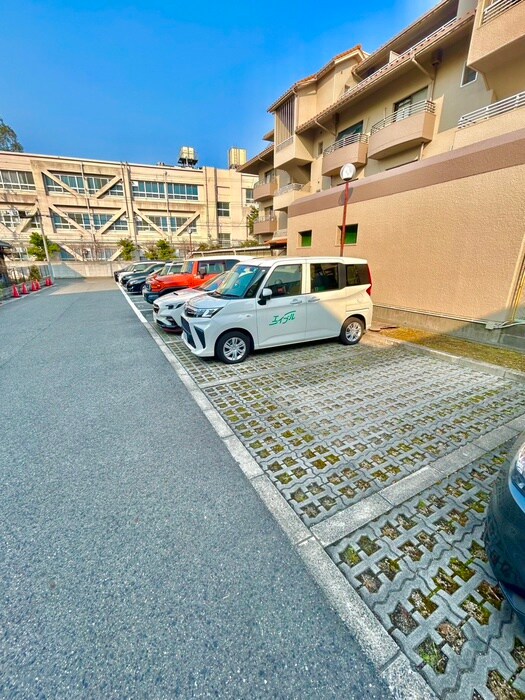 シャイニ－パ－クの物件外観写真