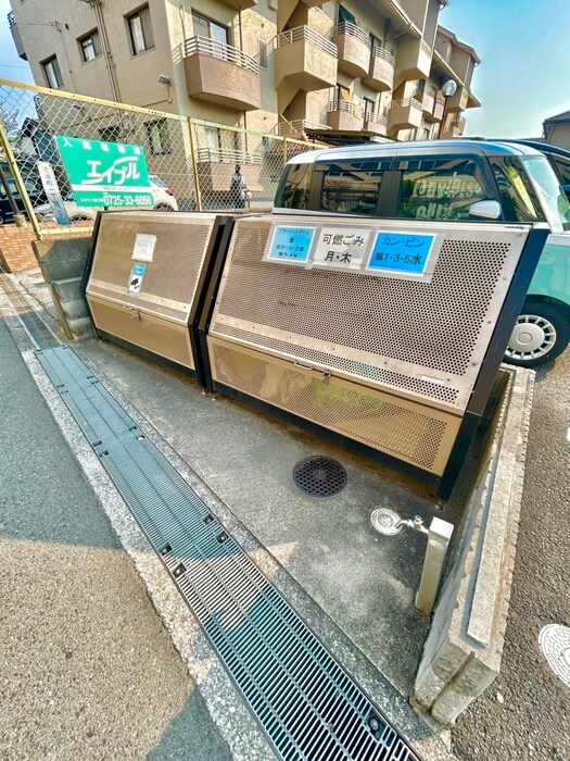 シャイニ－パ－クの物件外観写真