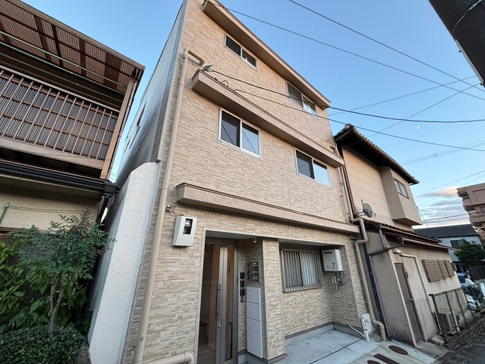 クオリエ茶山駅前の物件外観写真