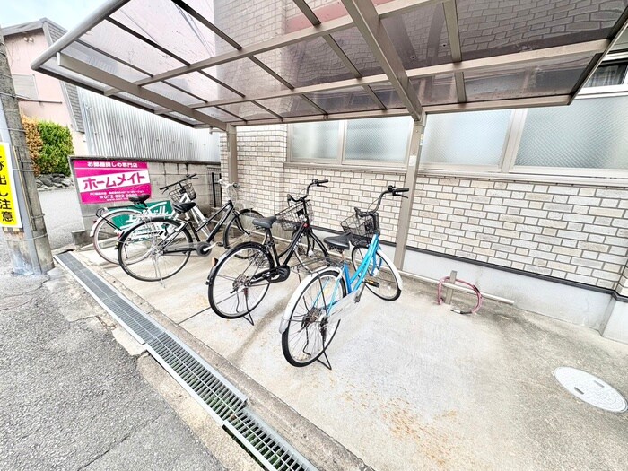 若葉ハウスの物件外観写真