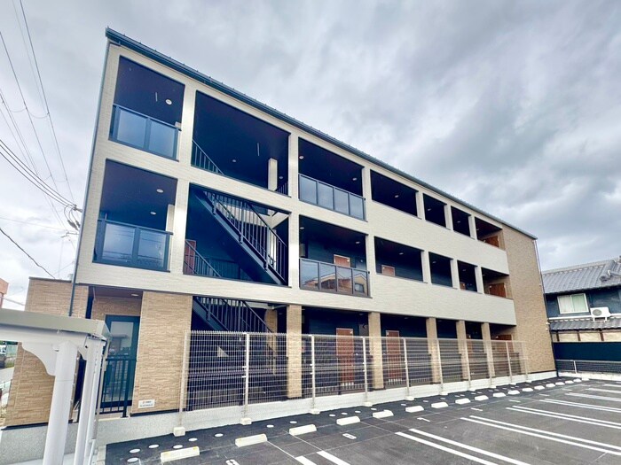 メゾンルミネ若松の物件外観写真