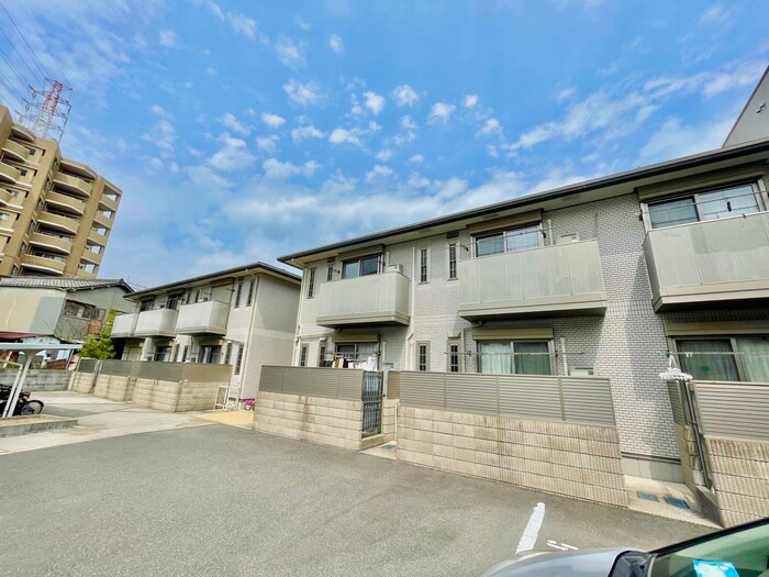 アザレアの物件外観写真