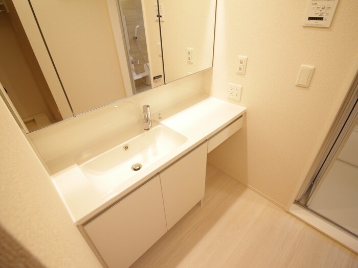 ワン　ウェーブ霞ヶ丘の物件内観写真