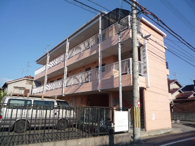 ﾌﾞﾛｯｻﾑ氷室の物件外観写真