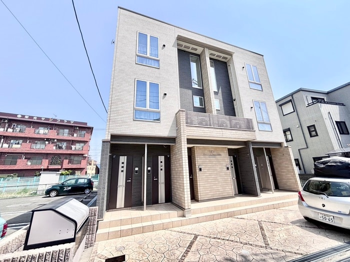 シャン・ド・フル－ルⅢ番館の物件外観写真