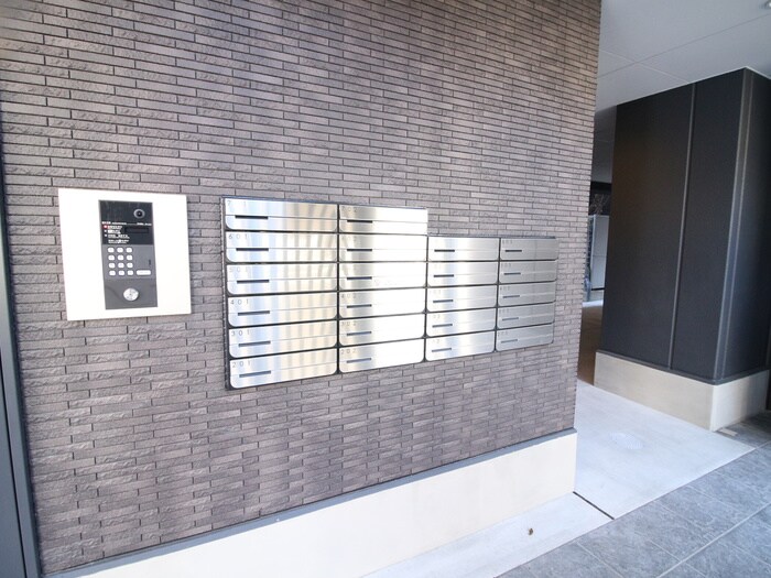 アムール八尾本町の物件外観写真