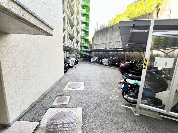 パレス朝霧ヶ丘（３０５）の物件外観写真