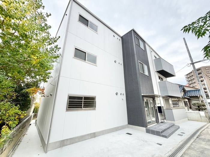 オガールコートナカモズの物件外観写真