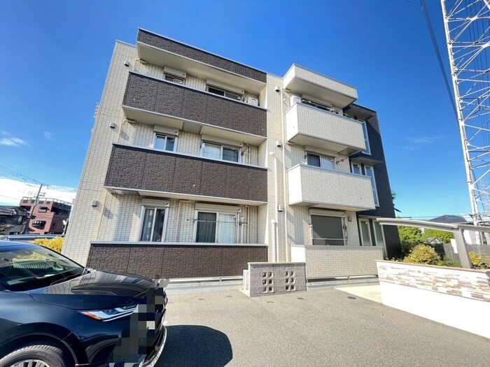 ファミーユ深井の物件外観写真