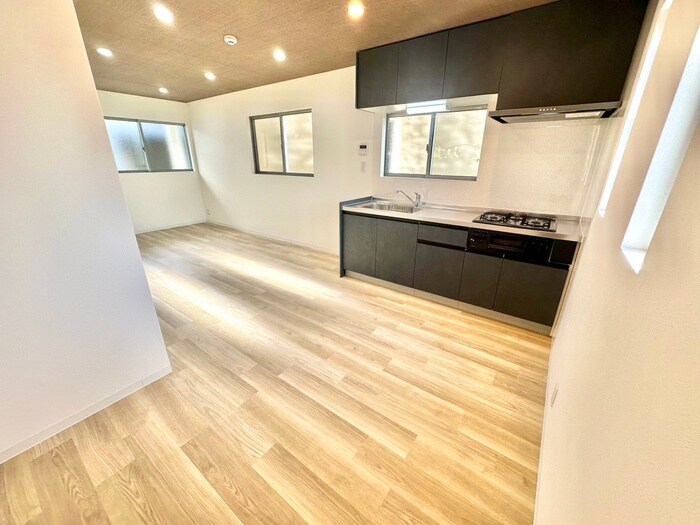 離宮前町1丁目貸家の物件内観写真