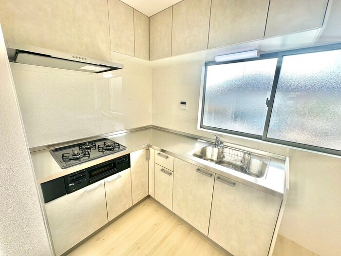 離宮前町1丁目貸家の物件内観写真