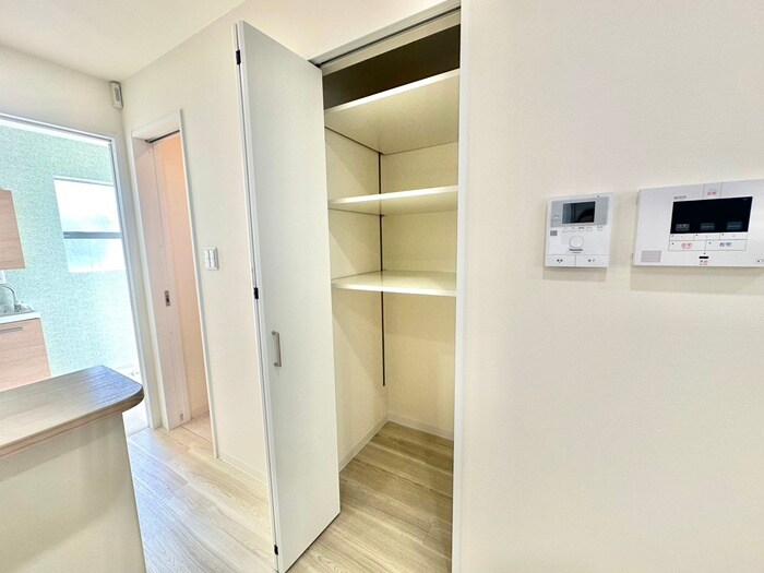 離宮前町1丁目貸家の物件内観写真